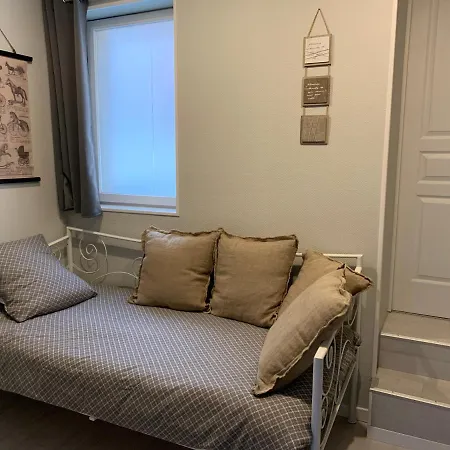 La Maison Bleue, Proche De *