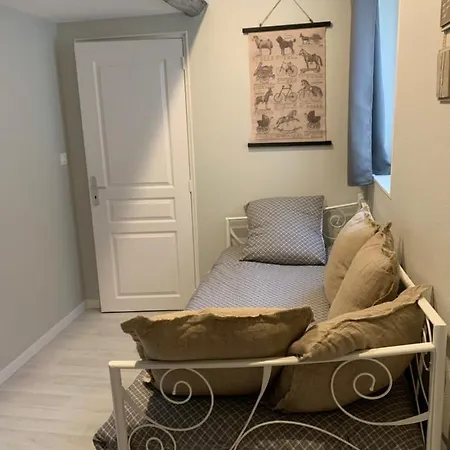 La Maison Bleue, Proche De *