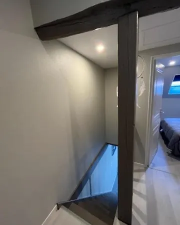 La Maison Bleue, Proche De *